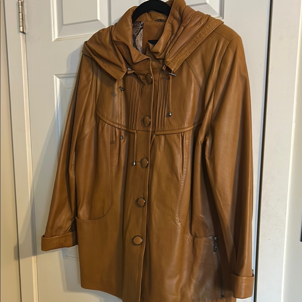 Tan Leather Jacket with Classic Tailored Look and Fitted Silhouette